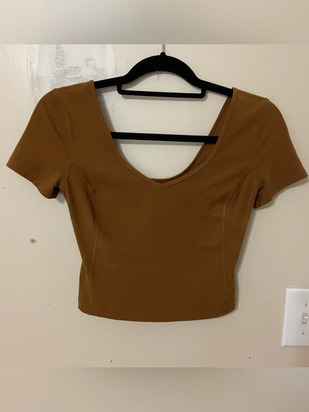 Lululemon Women's Brown V-Neck Short Sleeve Crop Top Size 6